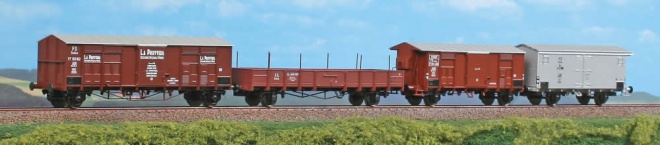 Set of 4 freight cars<br /><a href='images/pictures/ACME/acme45104.jpg' target='_blank'>Full size image</a>